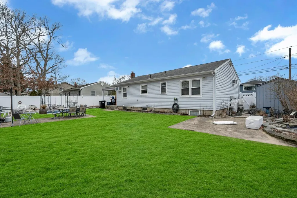 92 S Evergreen Drive Selden NY 11784