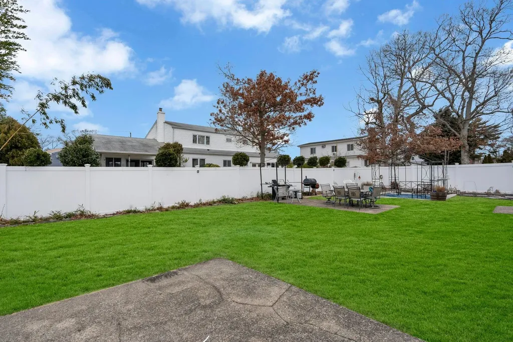92 S Evergreen Drive Selden NY 11784