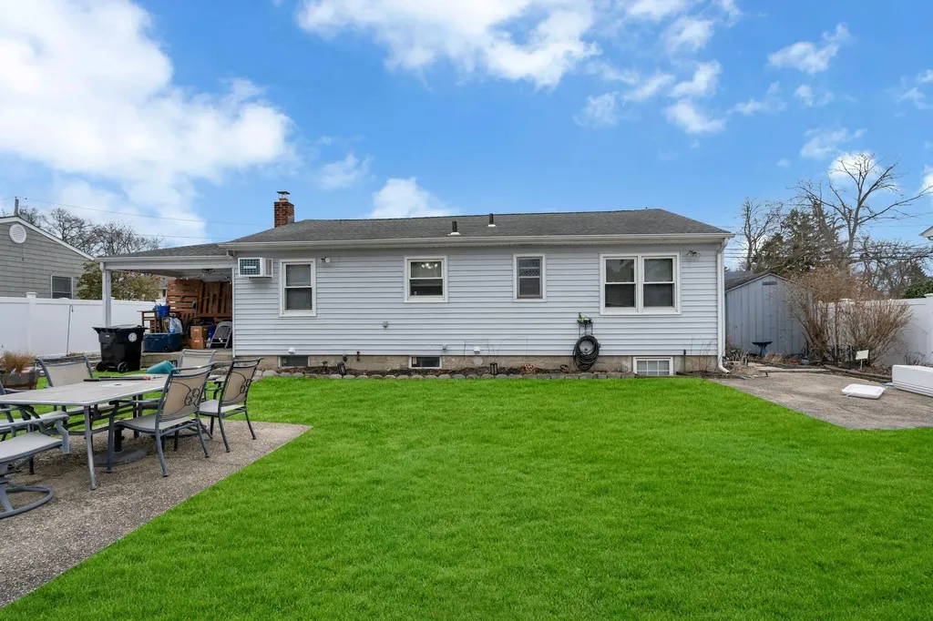 92 S Evergreen Drive Selden NY 11784