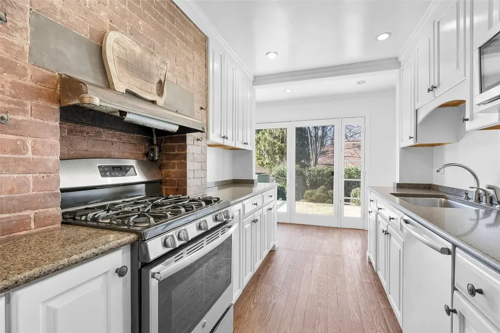 310 Beach Avenue Mamaroneck NY 10543
