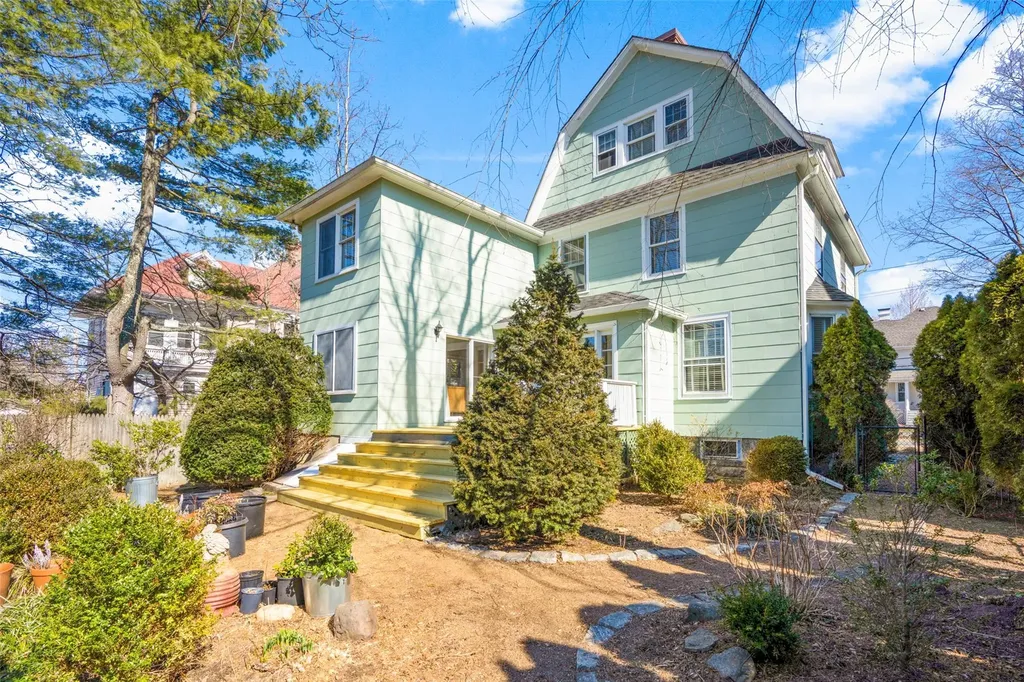 310 Beach Avenue Mamaroneck NY 10543