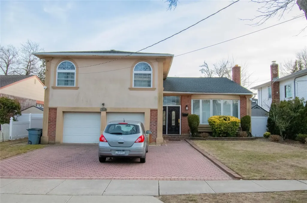 752 Bonnie Drive Baldwin NY 11510