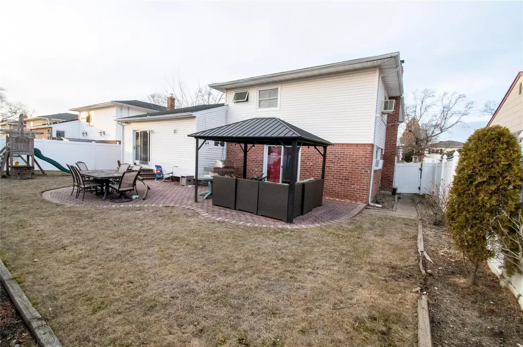 752 Bonnie Drive Baldwin NY 11510