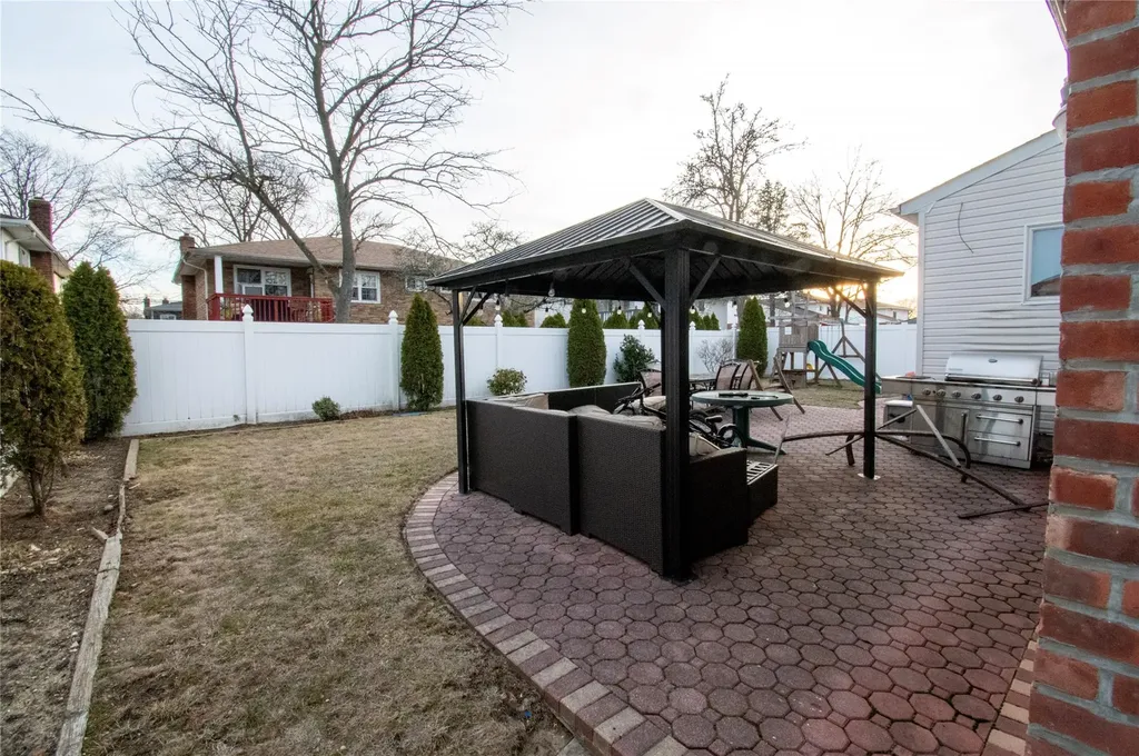 752 Bonnie Drive Baldwin NY 11510