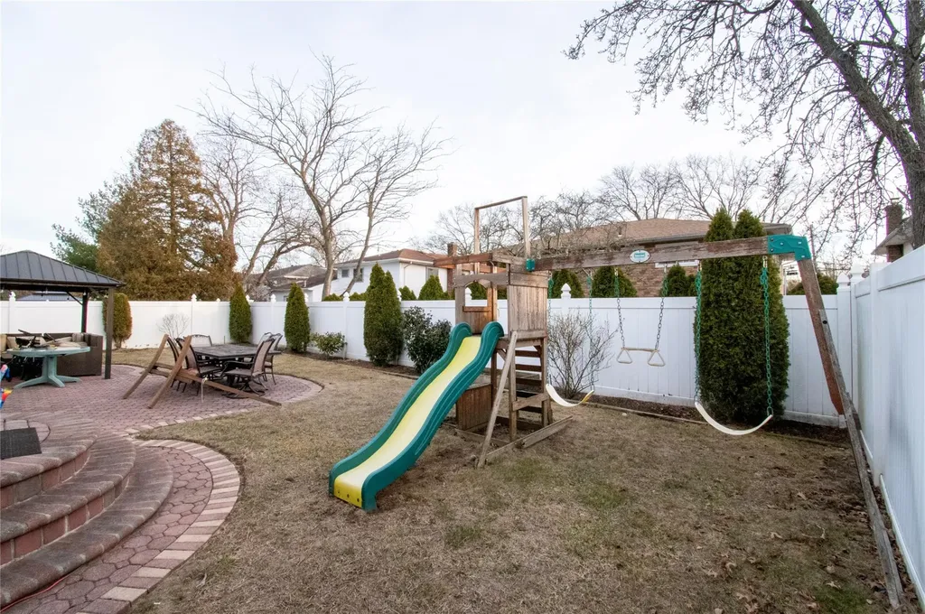 752 Bonnie Drive Baldwin NY 11510