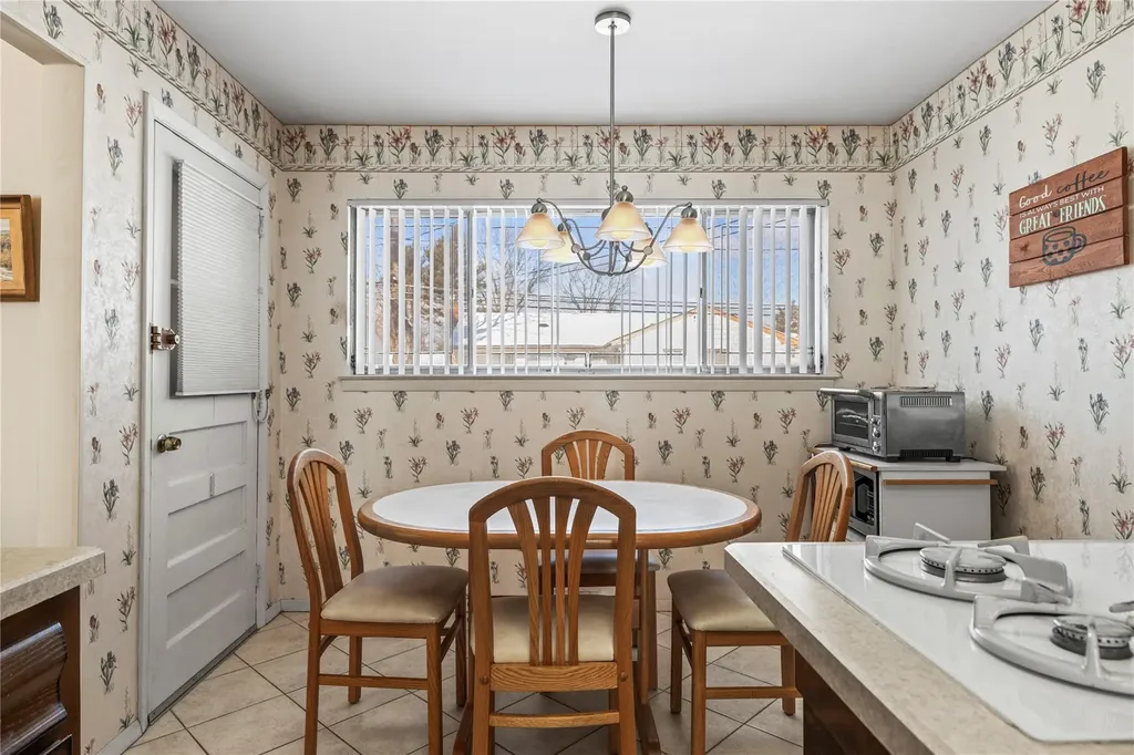 87 Country Drive Plainview NY 11803