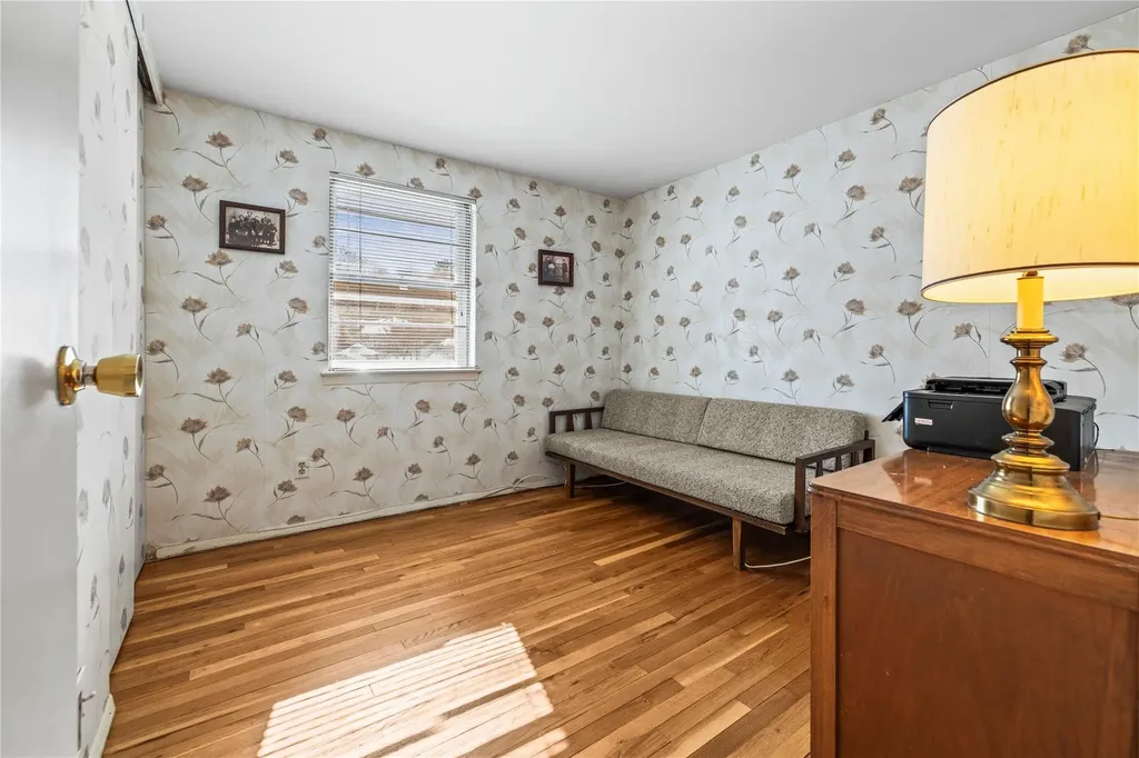 87 Country Drive Plainview NY 11803
