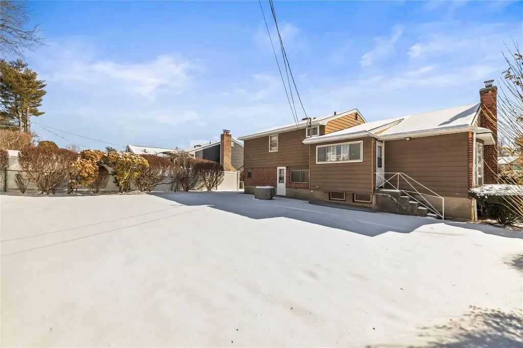 87 Country Drive Plainview NY 11803