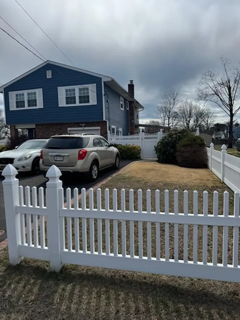 48 Matthews Avenue West Babylon NY 11704