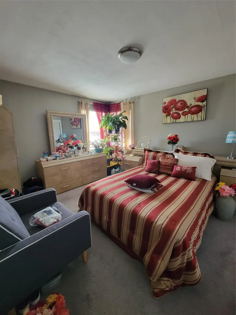 48 Matthews Avenue West Babylon NY 11704