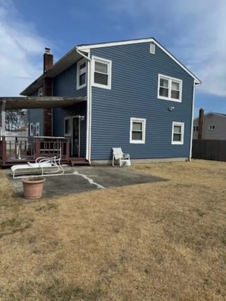 48 Matthews Avenue West Babylon NY 11704