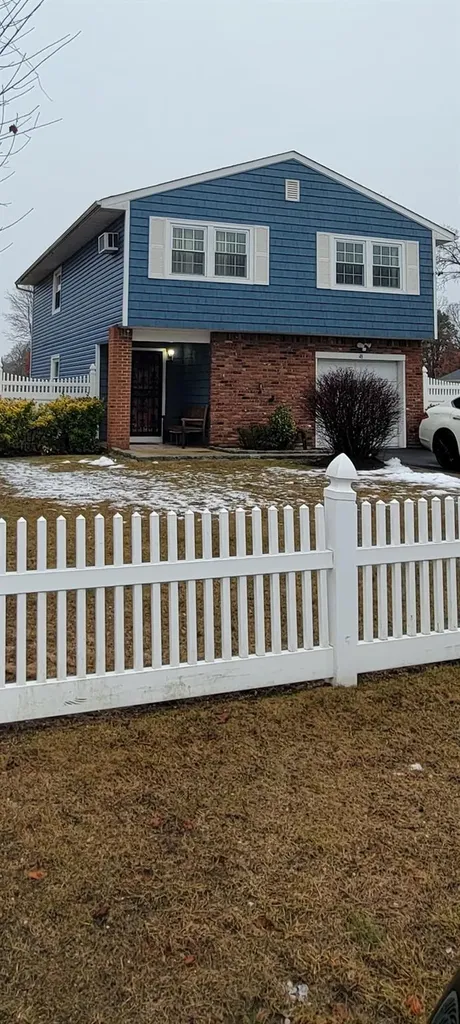 48 Matthews Avenue West Babylon NY 11704