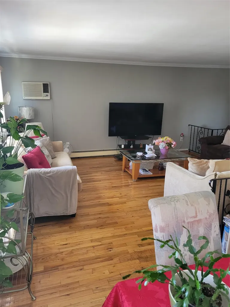 48 Matthews Avenue West Babylon NY 11704