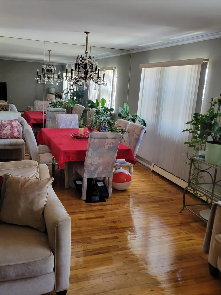 48 Matthews Avenue West Babylon NY 11704