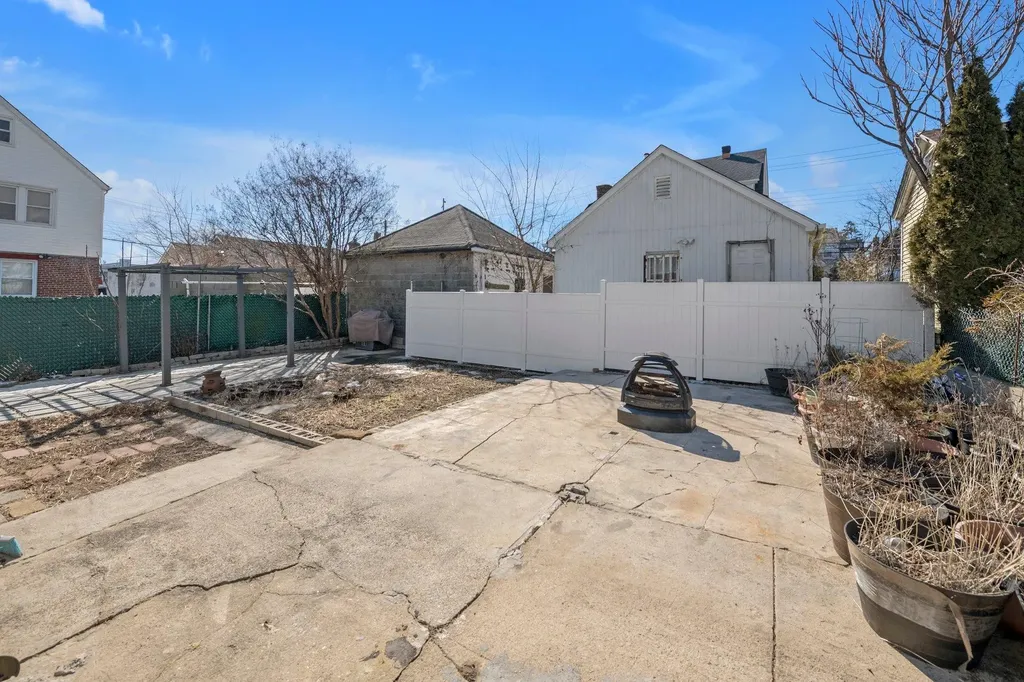 2809 Wickham Avenue Bronx NY 10469