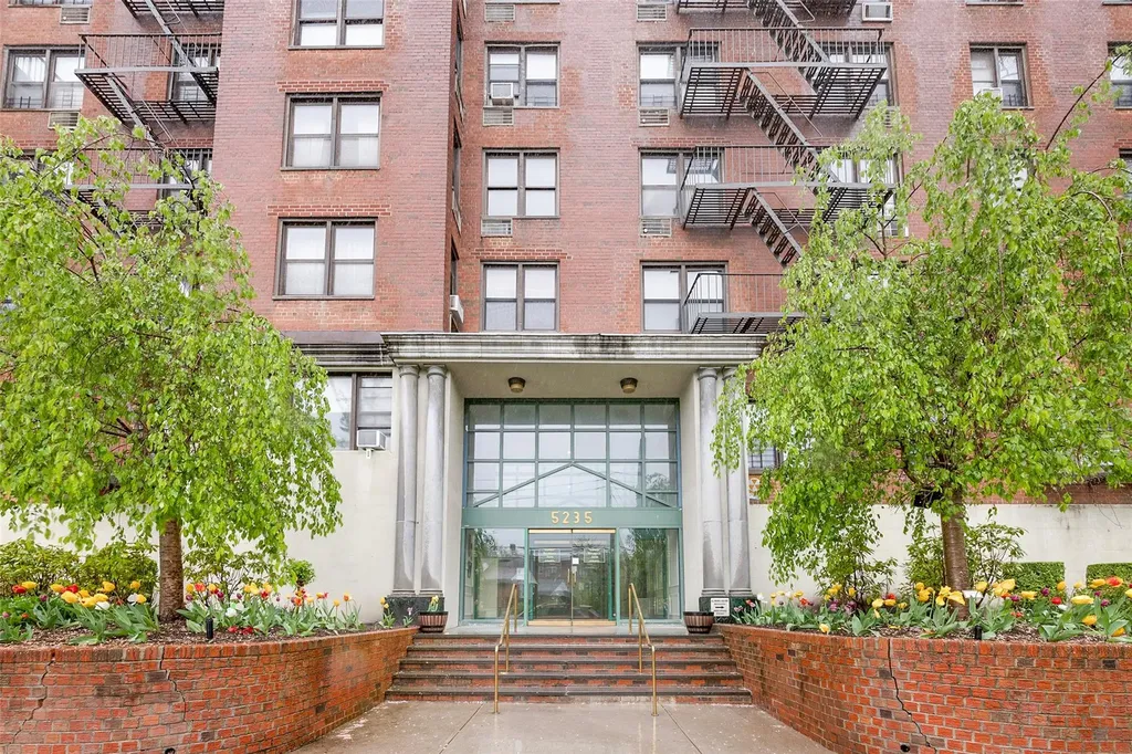 5235 Post Road Bronx NY 10471