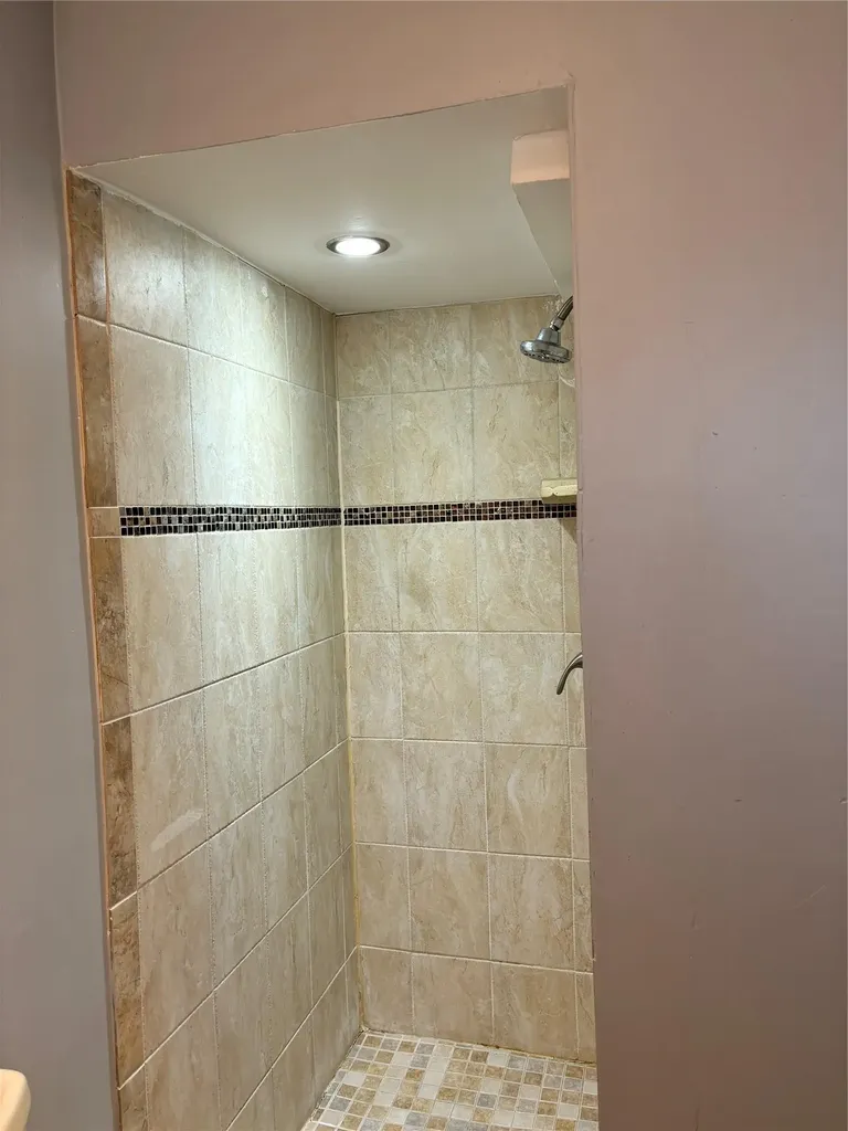 78 Scudder Avenue Copiague NY 11726