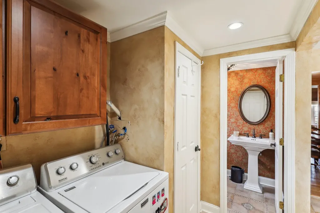 5 Pound Ridge Road Plainview NY 11803