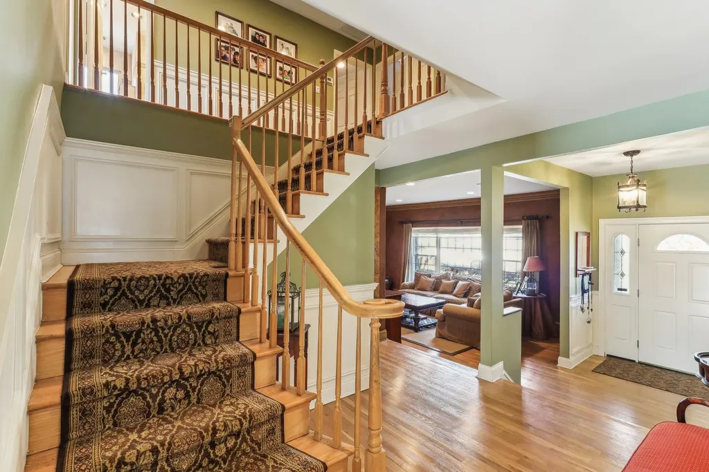 5 Pound Ridge Road Plainview NY 11803