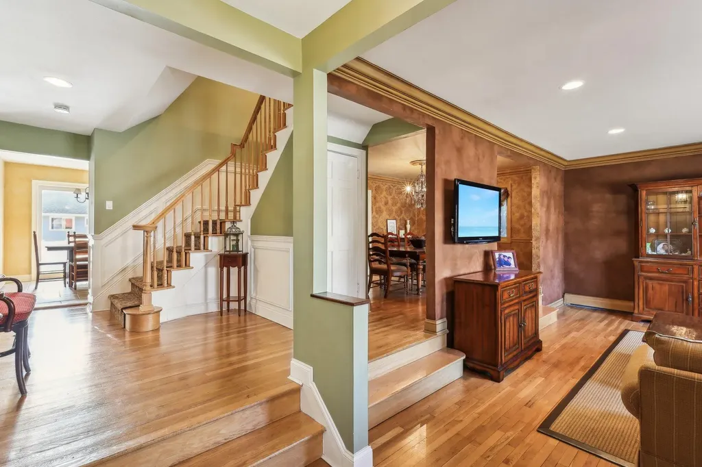 5 Pound Ridge Road Plainview NY 11803