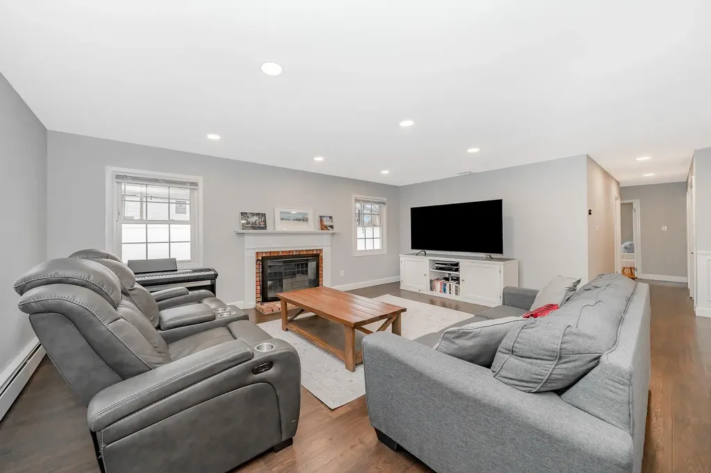 4 Pennaquid Road Coram NY 11727