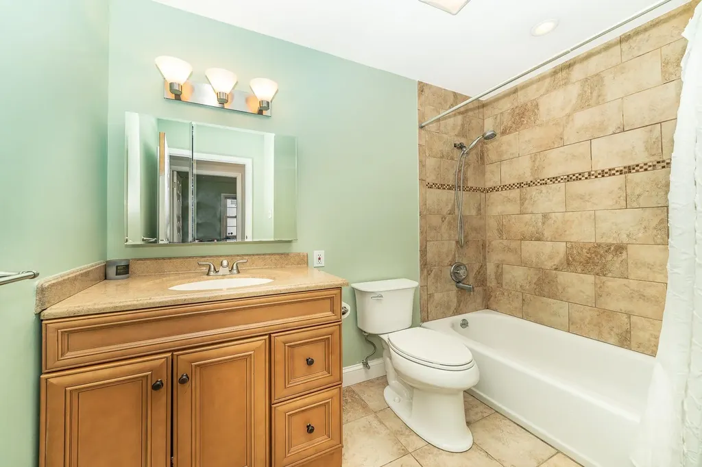 4 Pennaquid Road Coram NY 11727
