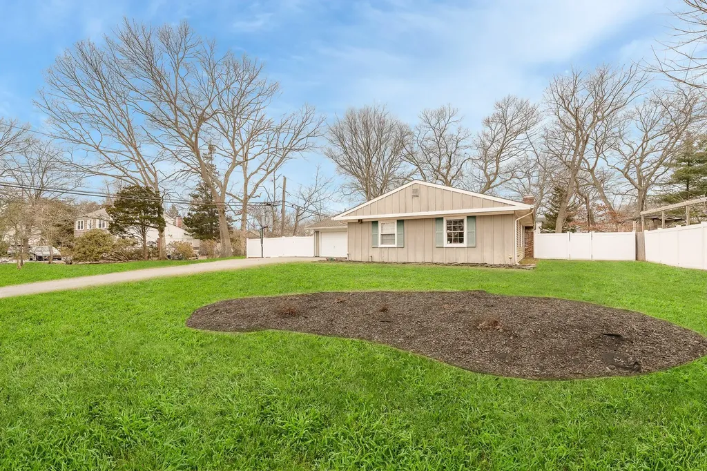 4 Pennaquid Road Coram NY 11727