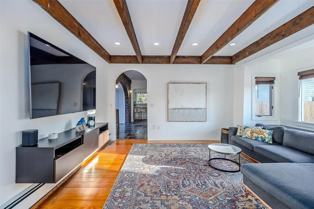 1737 Hancock Street Hewlett NY 11557
