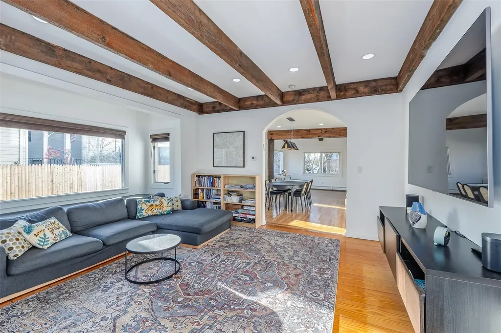 1737 Hancock Street Hewlett NY 11557