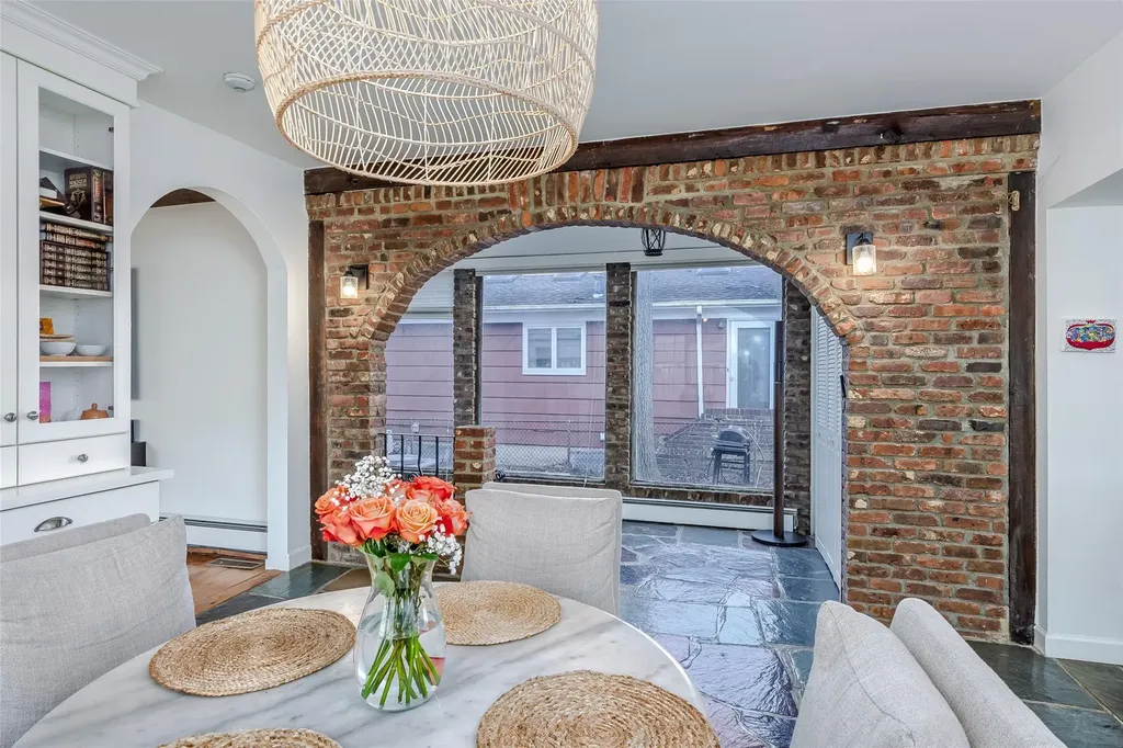 1737 Hancock Street Hewlett NY 11557