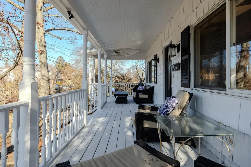 1737 Hancock Street Hewlett NY 11557