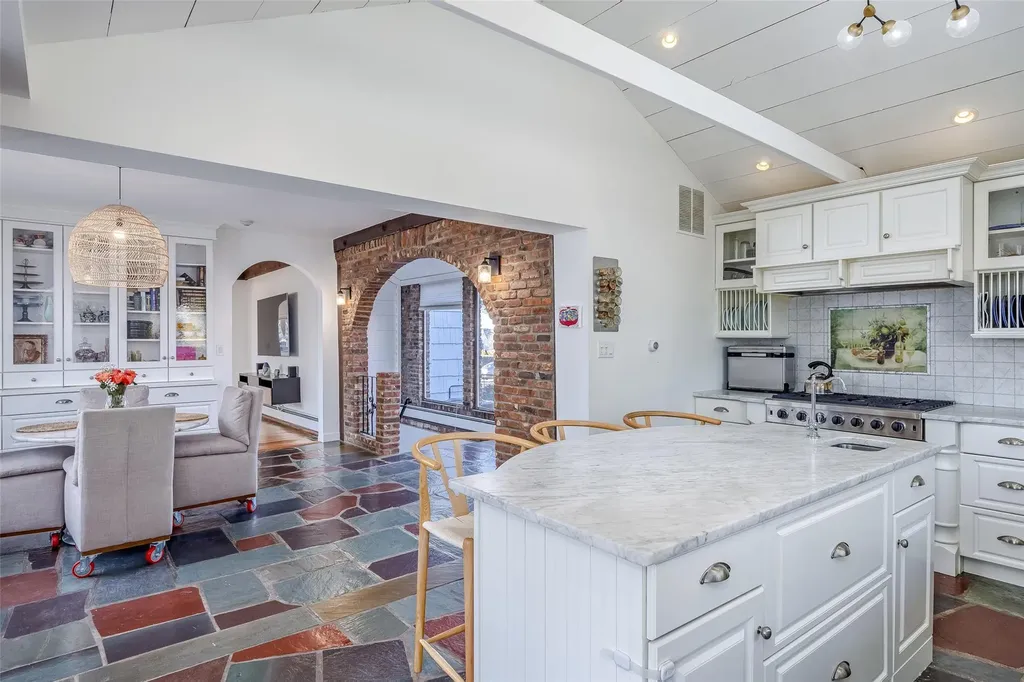 1737 Hancock Street Hewlett NY 11557