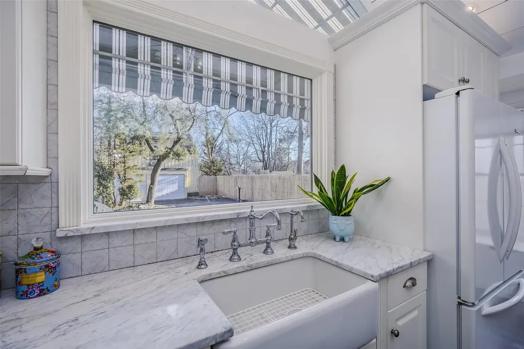 1737 Hancock Street Hewlett NY 11557