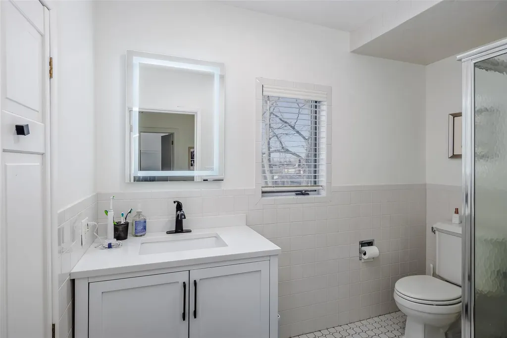 1737 Hancock Street Hewlett NY 11557