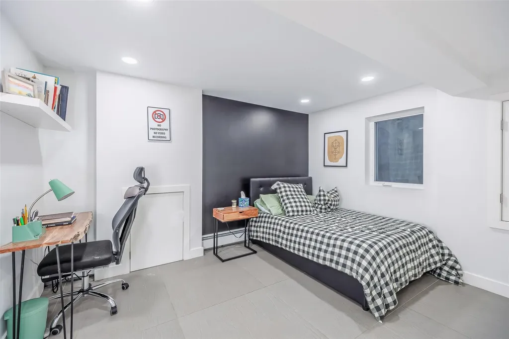 1737 Hancock Street Hewlett NY 11557