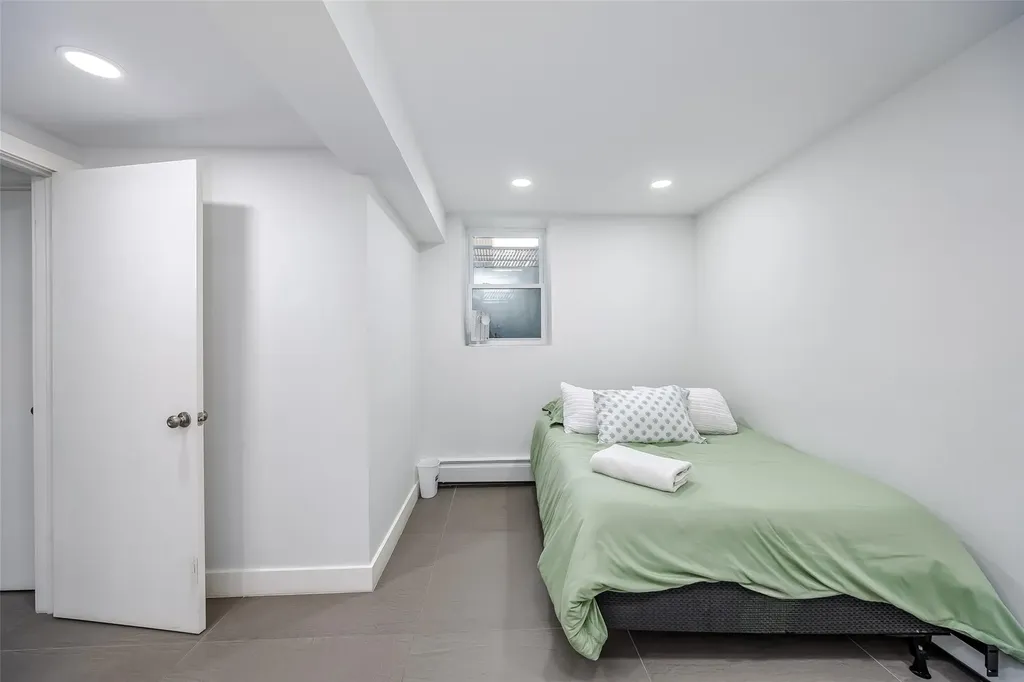 1737 Hancock Street Hewlett NY 11557