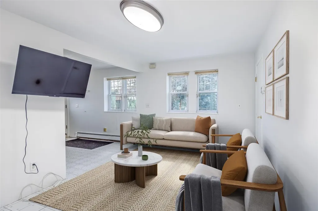 1737 Hancock Street Hewlett NY 11557