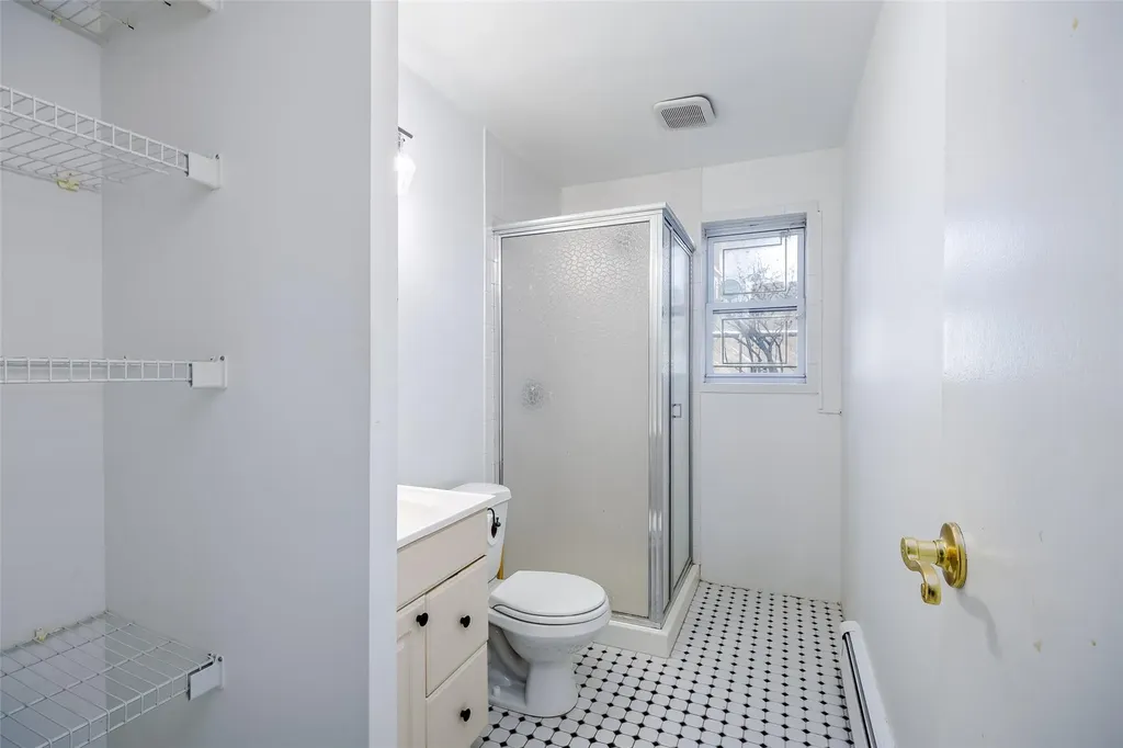 1737 Hancock Street Hewlett NY 11557