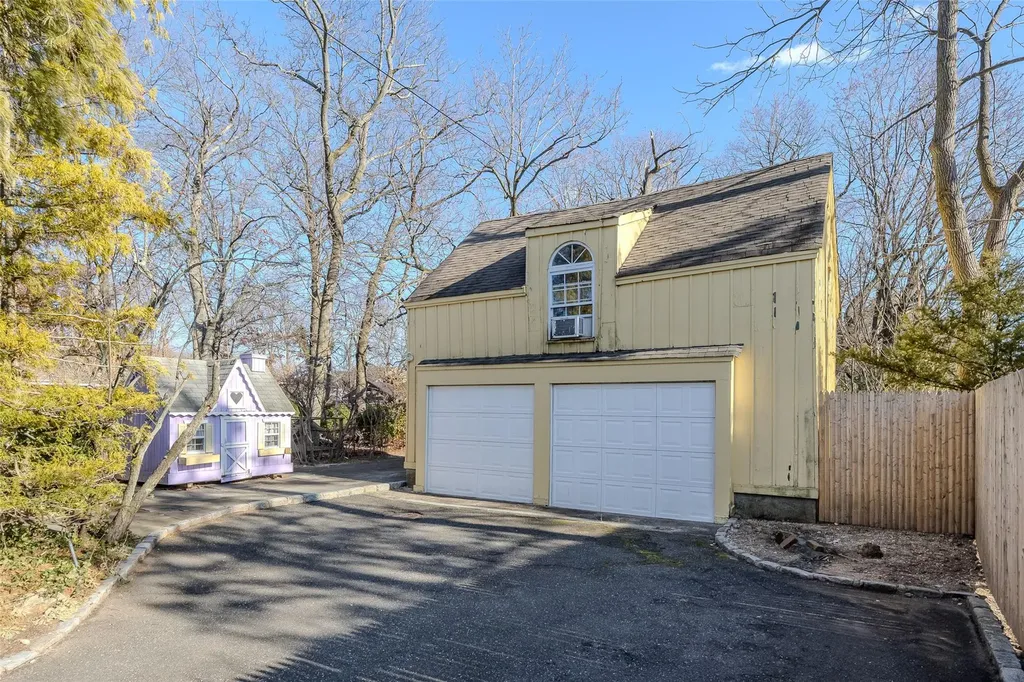 1737 Hancock Street Hewlett NY 11557