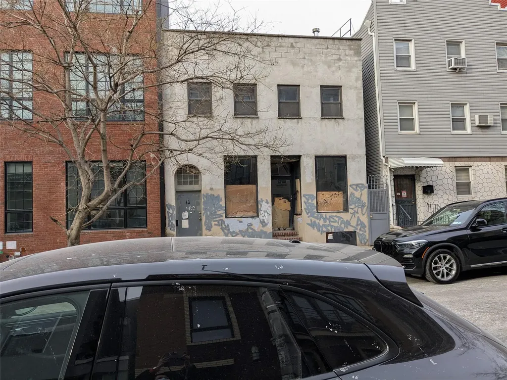 13 Conselyea Street Brooklyn NY 11211