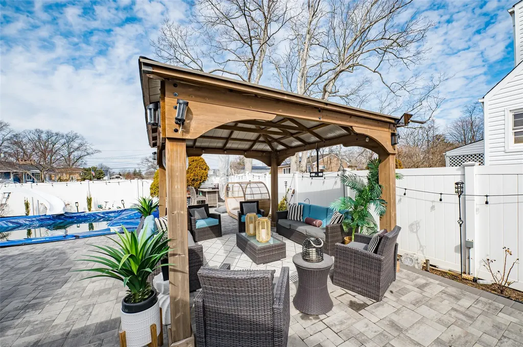 219 Justice Street West Babylon NY 11704