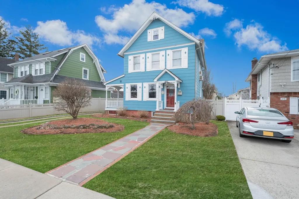 273 N Wellwood Avenue Babylon NY 11757