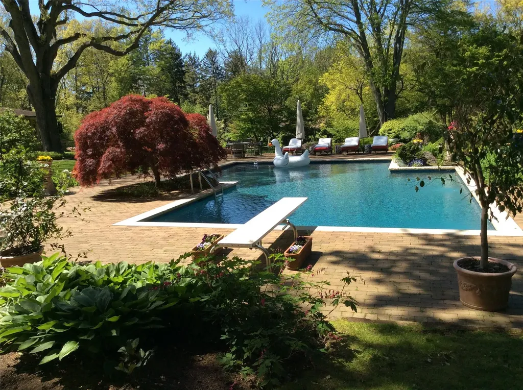 4 Lewis Lane Locust Valley NY 11560