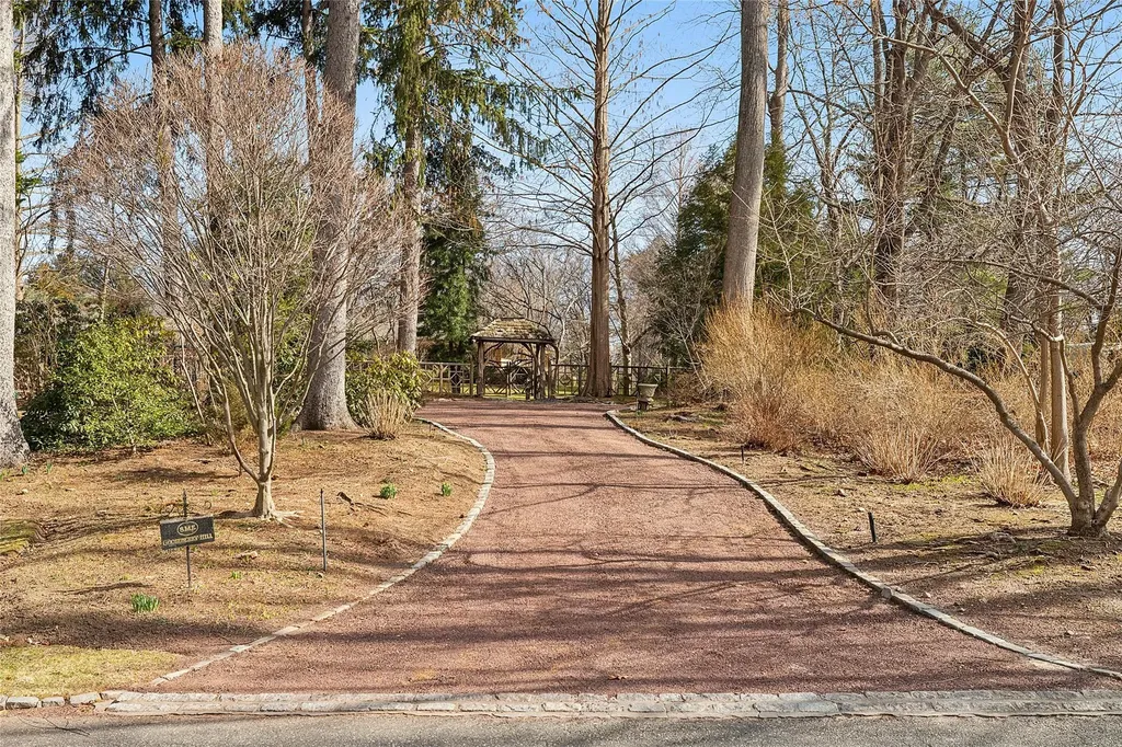 4 Lewis Lane Locust Valley NY 11560