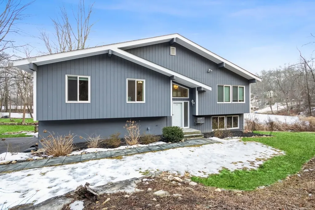 56 Ruth Road Cortlandt NY 10567