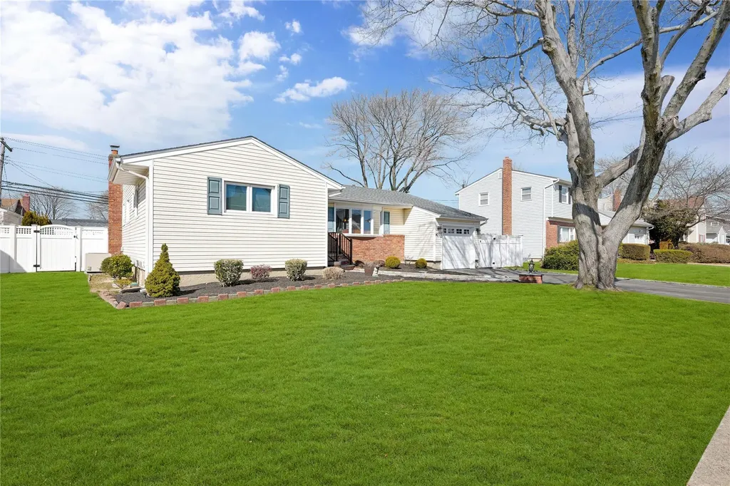 21 Daniel Drive Farmingdale NY 11735