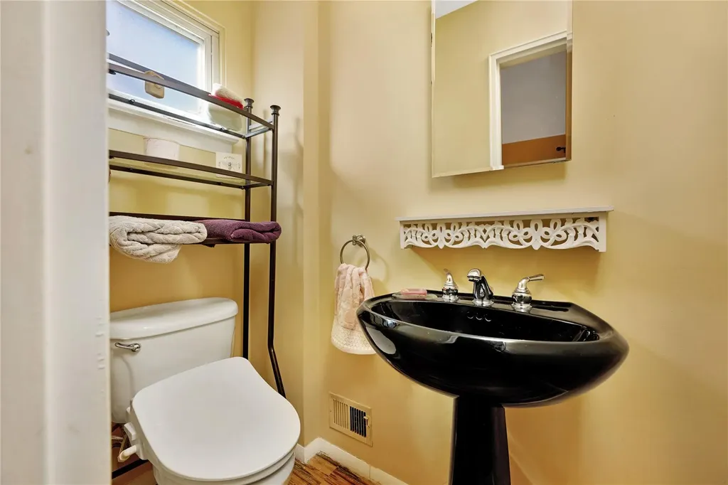 21 Daniel Drive Farmingdale NY 11735
