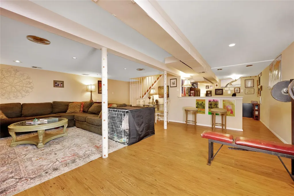 21 Daniel Drive Farmingdale NY 11735