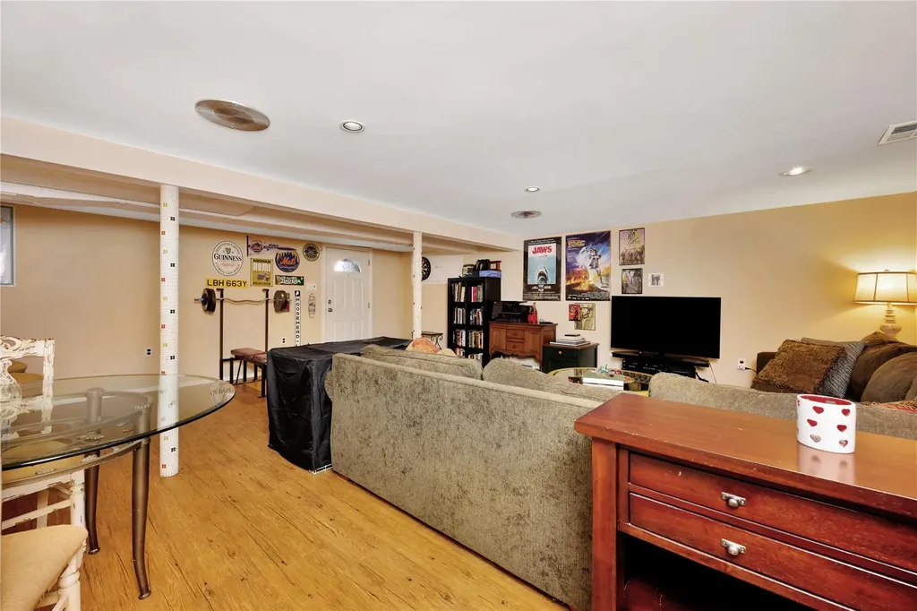 21 Daniel Drive Farmingdale NY 11735