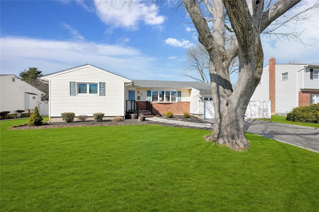 21 Daniel Drive Farmingdale NY 11735